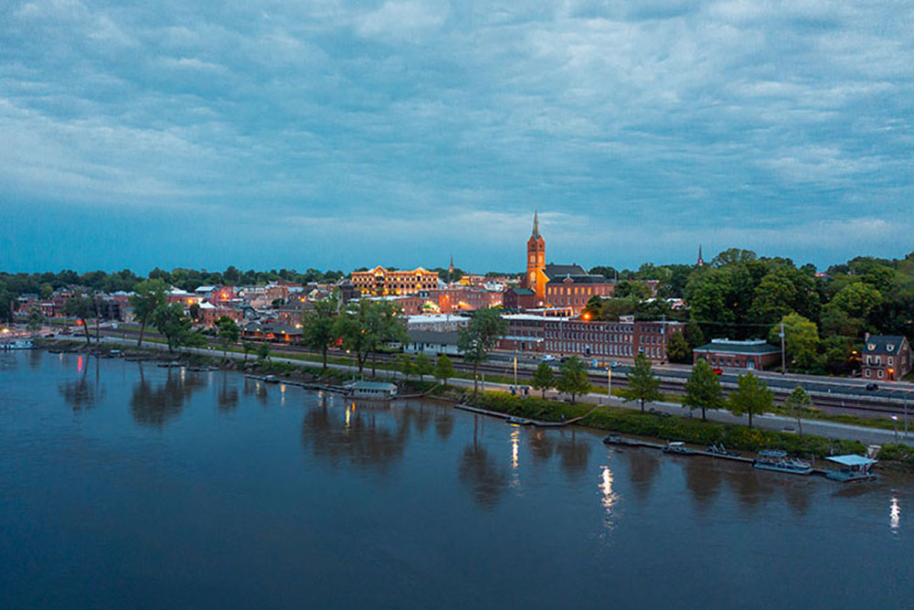 A riverfront view of the city of Washington Missouri